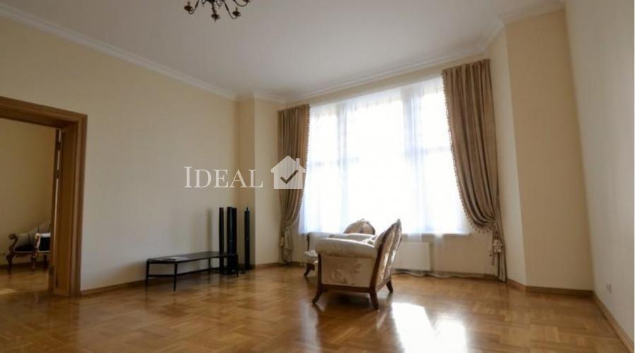 Luxury apartment in the quiet center of Riga clouse to the British Embassy.