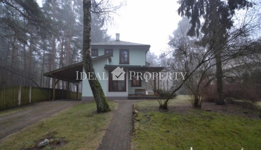 For rent we offer a cozy and beautiful house with a well-kept garden in Jurmala.