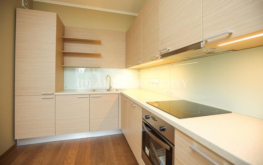 Mēbelēts trīsistabu dzīvoklis ar terasi ciematā Saliena.