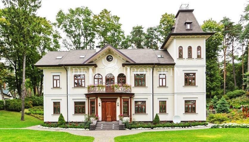 Beautiful and luxury house in Jurmala on the Kāpu street..