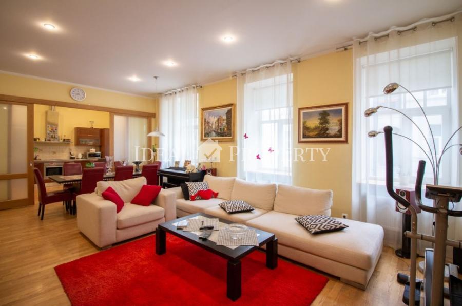 Apartment in the Quiet center, embassy district!