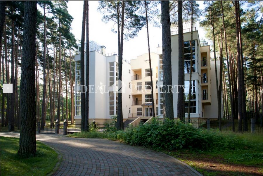 The house is located in the quiet center of Jurmala - a couple of minutes walk to the Lielupe river