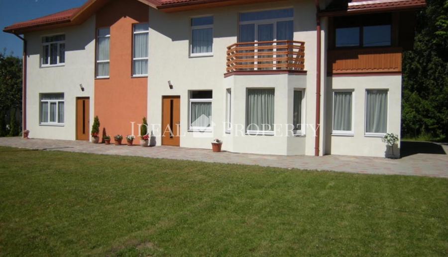 Modern and bright private house, in a quiet area in Melluzi.