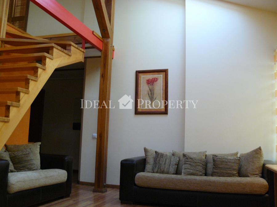 Jauks divlīmeņa mansarda tipa dzīvoklis renovētā ēkā. Jauks divlīmeņa mansarda tipa dzīvoklis renovētā ēkā.