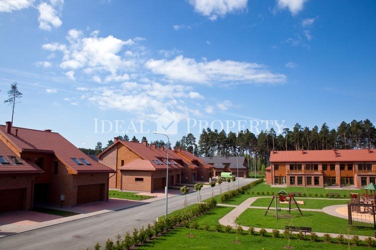 На продажу и аренду квартира в рядном доме.