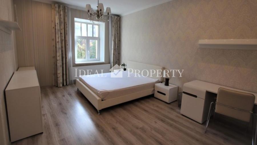 Tastefully furnished apartment in the center of Riga with four isolated rooms. 