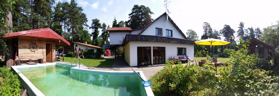 Piedāvājam pārdošanai privātmāju ar savu pieeju jūrai. Piedāvājam pārdošanai privātmāju ar savu pieeju jūrai.