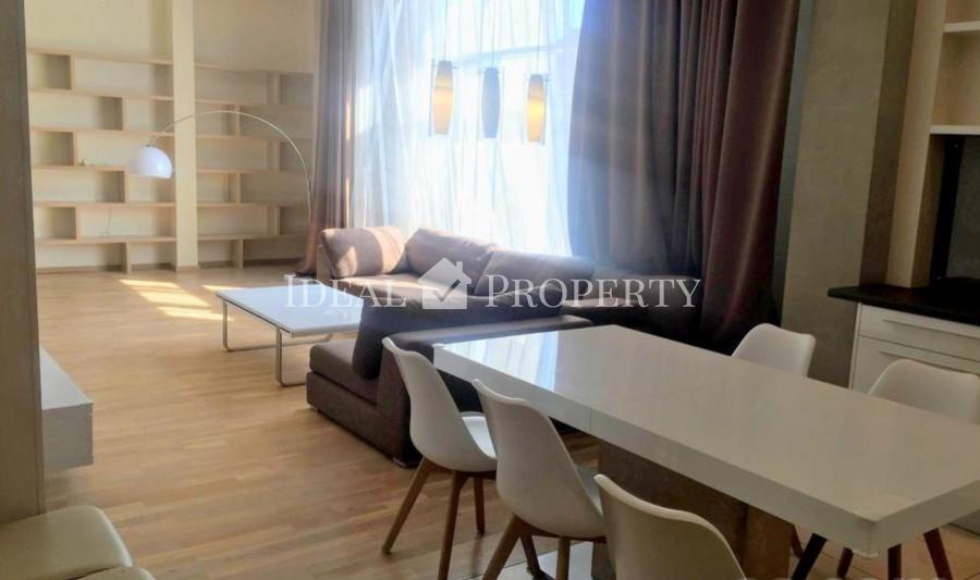 We offer for rent a furnished 4-room apartment, in the quiet center of Riga, next to Viesturdārzs park, in the project 