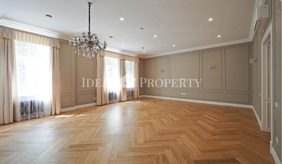 Exclusive and modern high-quality spacious 5-room apartment for rent in a Renovated and exclusive building next to the parks.