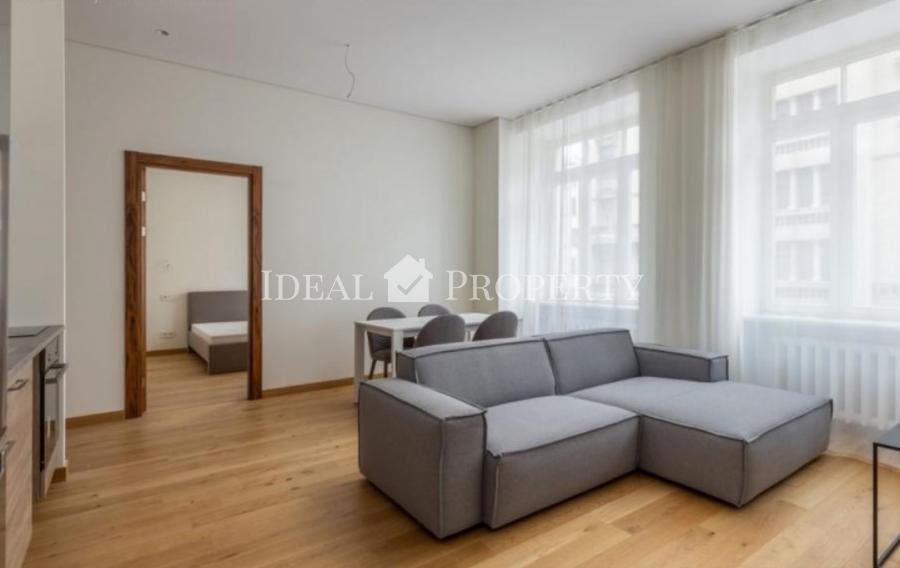 Bright 3-room apartment for sale  in a renovated house.