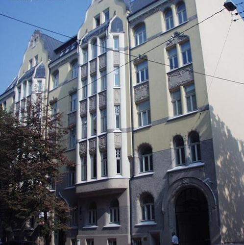 For long rent 2-bedroom apartment on Stabu str ..