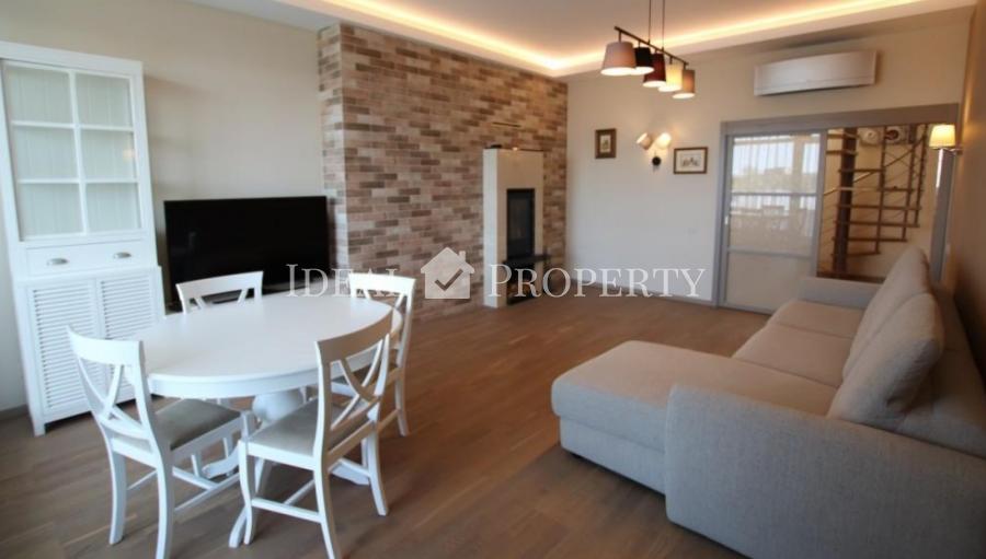 For rent brand new two-storey 3-room apartment with high quality finish and beautiful furniture.