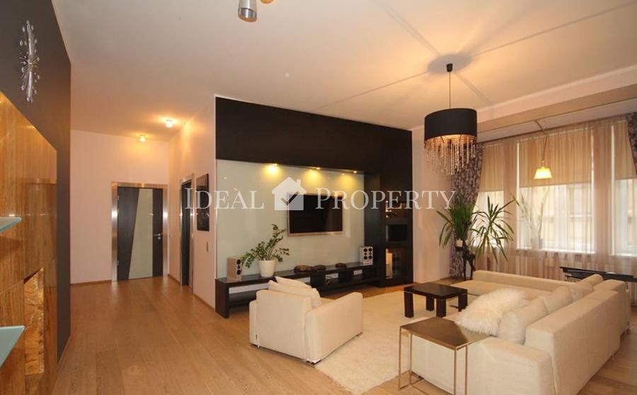 For rent wonderful spacious apartment just in a city center.