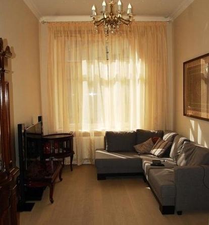 Piedāvājam pardod vai iret  dzīvoklis renovētā ēkā  Strēlnieku iela.