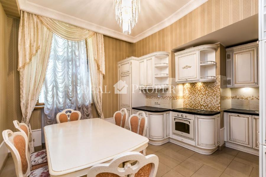 Great apartment  near the nacional theatre.