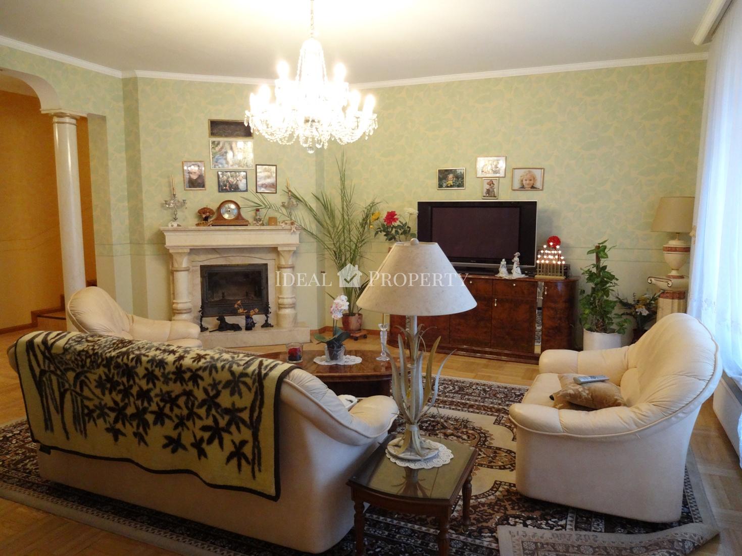 A luxury spacoius detached family house in Mezhapark...