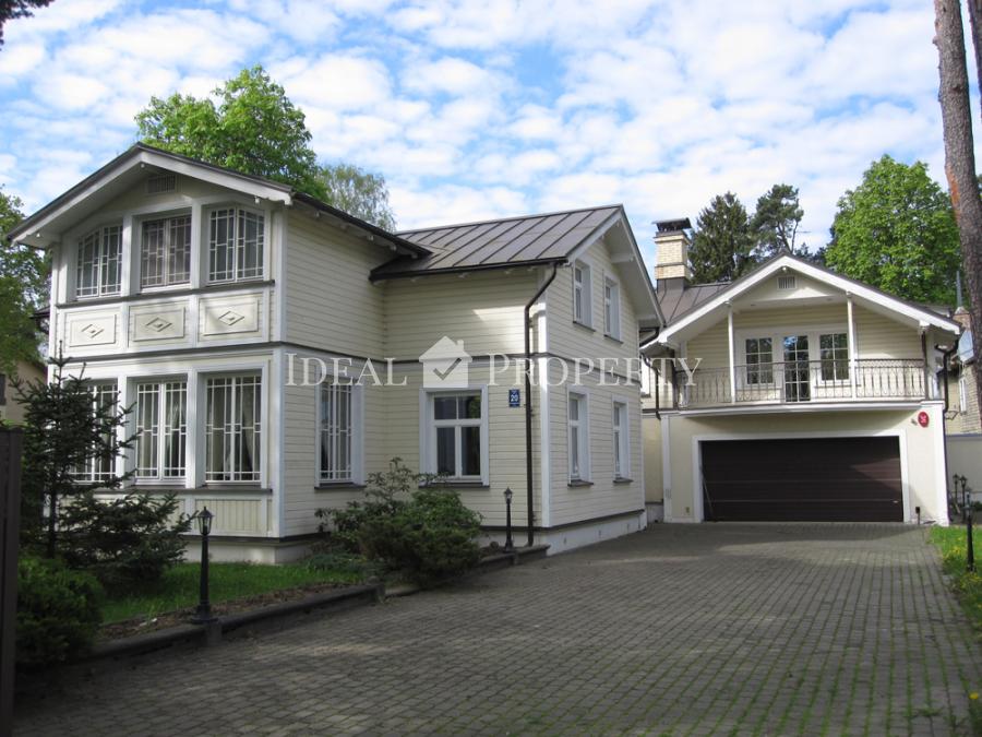 Mēs piedāvājam pārdošanai skaistu māju centrā Jūrmalā, Maiori ...