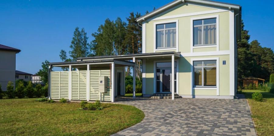 Новый дом с красивым ремонтом и благоустроенной территорией. 