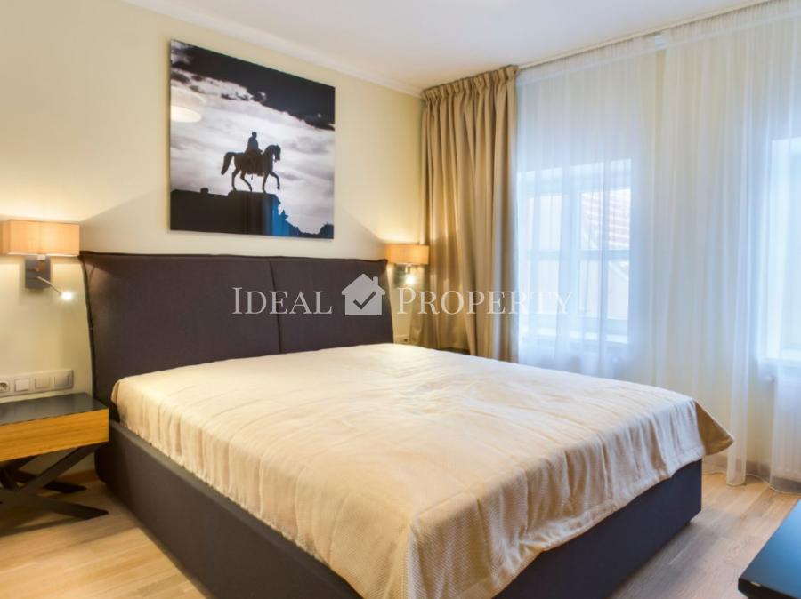 We offer for sale a 1-bedroom apartment near the Dome Cathedral.