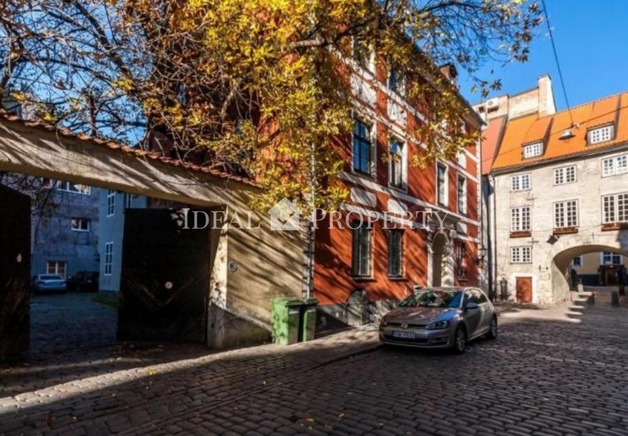 For sale a unique house in the heart of Riga Old Town. The house is located in a central, yet quiet place, near the Latvian parliament. 