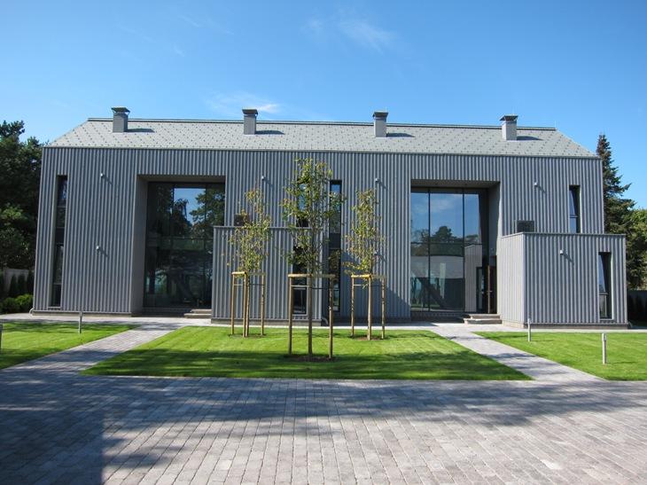 Māja ar skatu un piekļuvi jūrai.