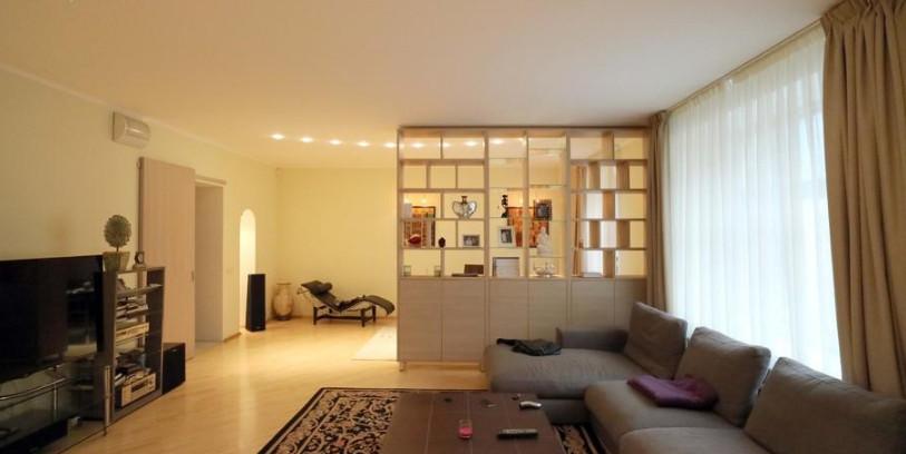 We offer for sale an apartment in the quiet center, embassy district at Antonijas street.