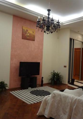 Dzīvoklis ir ļoti mājīgs un gaišs,  ar 2 guļamistabām