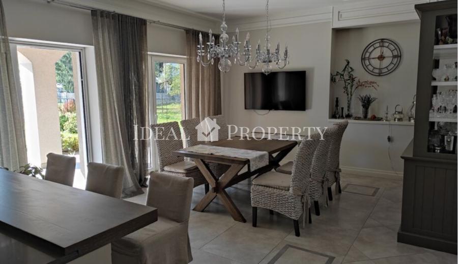 На длительный срок сдаю дом в престижном районе Риги Биерини. 