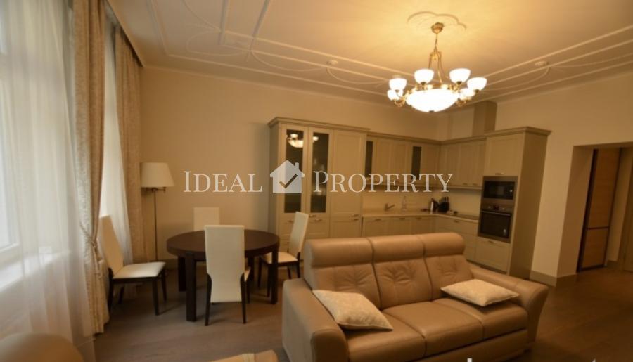 We offer for rent a beautiful apartment in the city center.