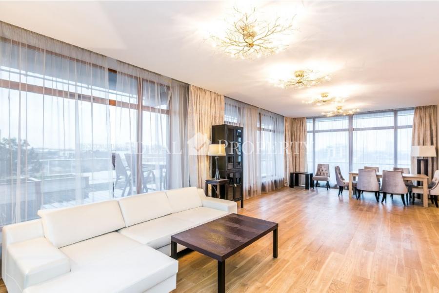 Cozy apartment with a spacious terrace with a wonderful view of the city center. 