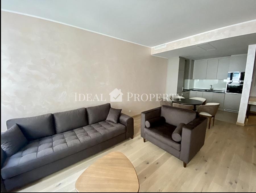 Spacious apartment with 1 bedroom and a large living room with kitchen at Strelnieku street.