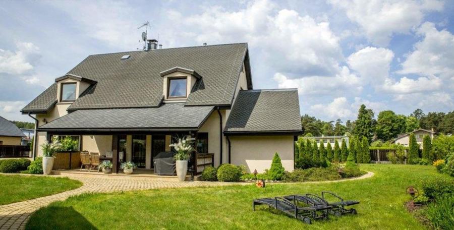 Piedāvājam īrēt lielisku īpašumu vienā no Rīgas zaļākajiem rajoniem - Berģos, klusā ieliņā.