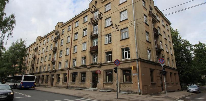 An apartment in the center of Riga is offered for long-term rent.