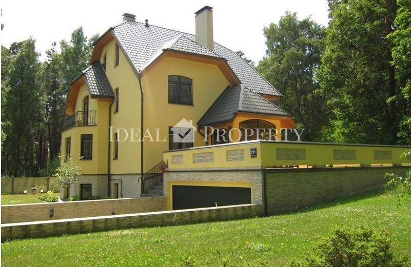 Pārdod labiekārtotu māju ar mūsdienīgu plānojumu Saulkrastos Pārdod labiekārtotu māju ar mūsdienīgu plānojumu Saulkrastos