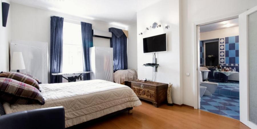 Sell ​​high-end large apartment in the center of Riga.