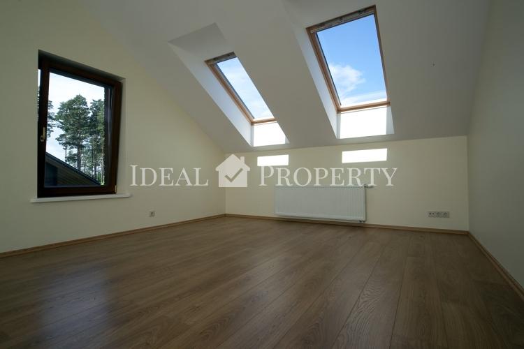 На продажу и аренду квартира в рядном доме.