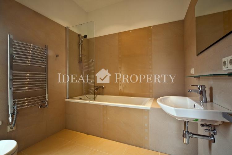 На продажу и аренду квартира в рядном доме.