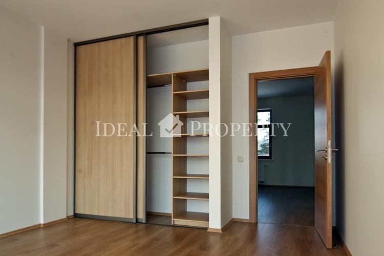 На продажу и аренду квартира в рядном доме.