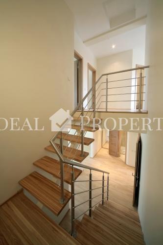 На продажу и аренду квартира в рядном доме.