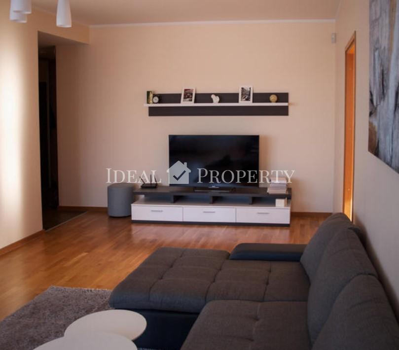 Exclusive 3 room apartment in the condominium “Skanstes Virsotnes” is offered for rent. 