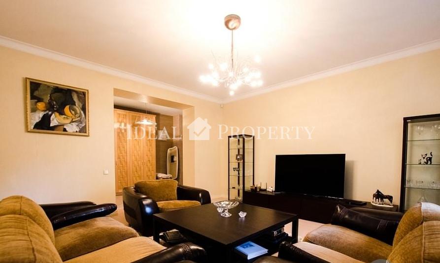 Beautiful apartment in a prestigious area of the embassies, in a completely renovated building.