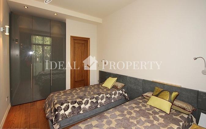 For rent  2-bedroom apartment, in a quiet part of the city center.