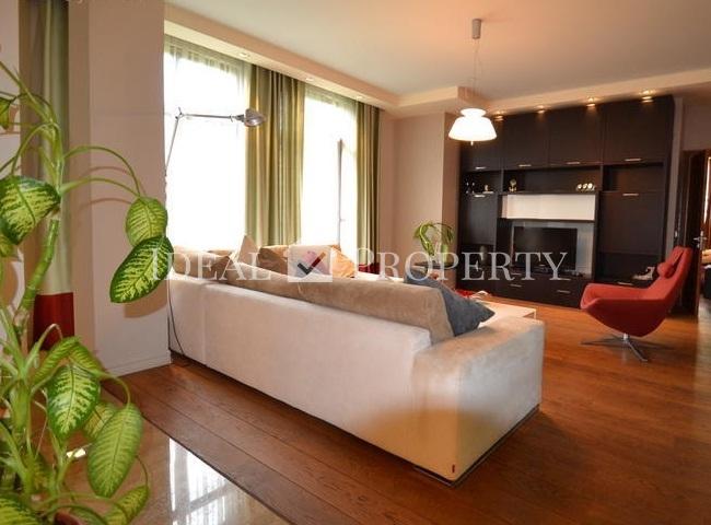 For rent  2-bedroom apartment, in a quiet part of the city center.