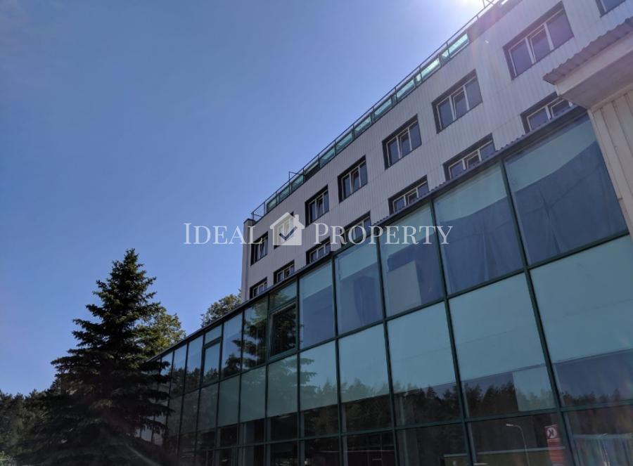 Tiek pārdota viesnīcas ēka Berģos.