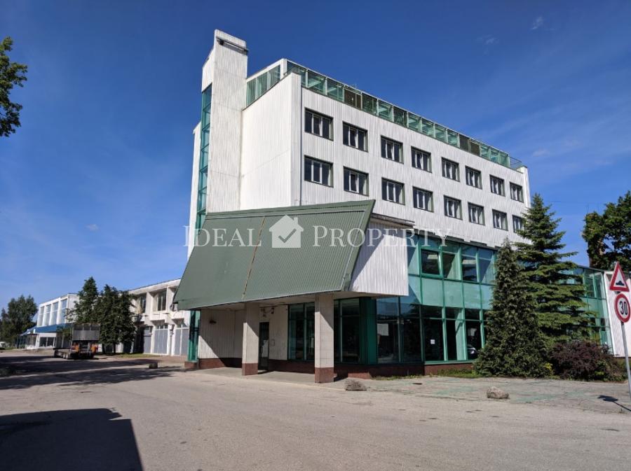 Tiek pārdota viesnīcas ēka Berģos.