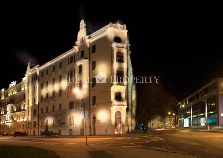 We offer for sale the building in the center of Riga.