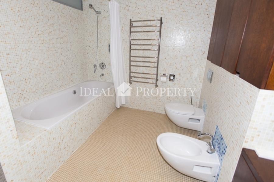 Pārdod jaunu viesnīcu Jūrmalā.