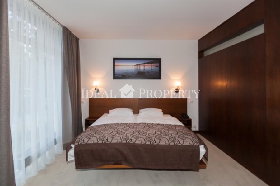 Pārdod jaunu viesnīcu Jūrmalā.