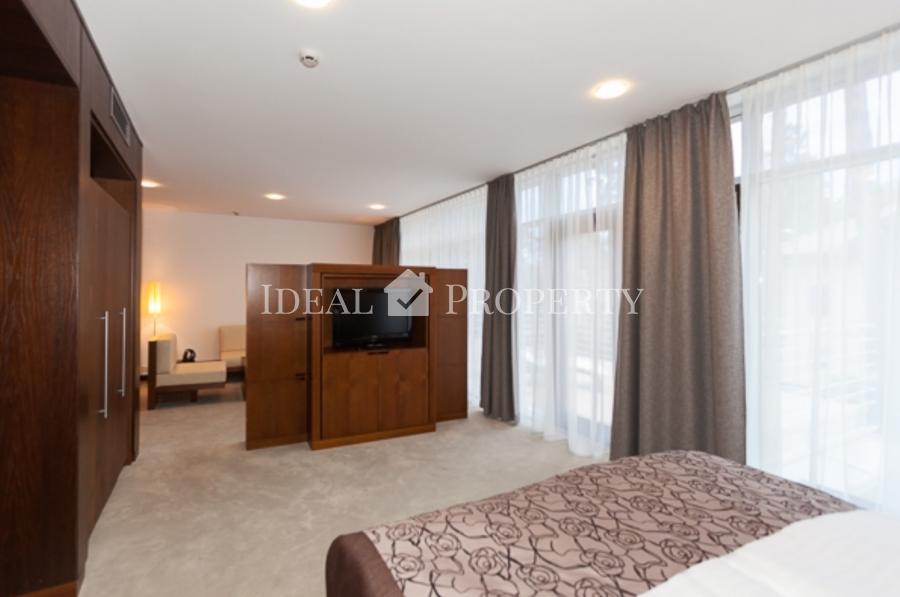 Pārdod jaunu viesnīcu Jūrmalā.