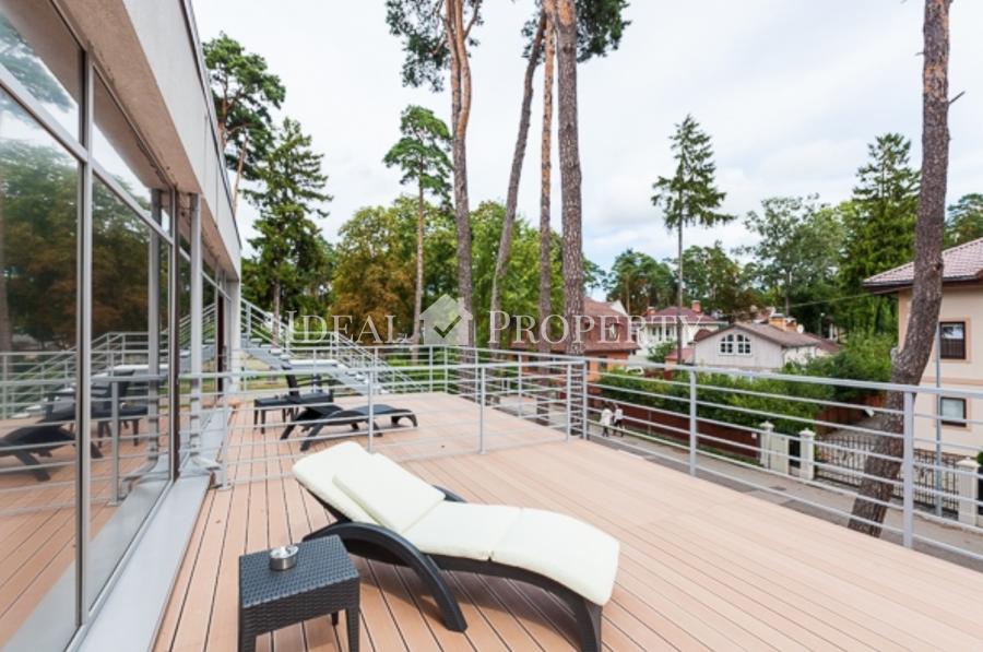 Pārdod jaunu viesnīcu Jūrmalā.